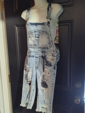 Light Acid Wash Distressed Denim Overalls Shorts NWT Traffic Jeans Size 5